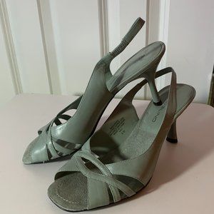 Bandolino light blue leather sandals